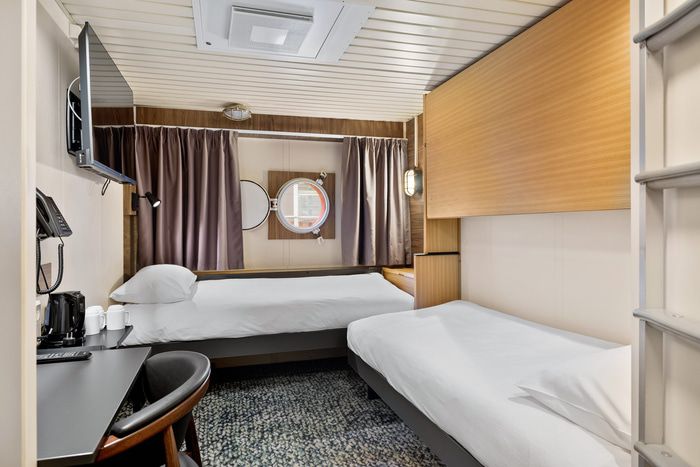 Polar Outside | Triple on lower deck with porthole
